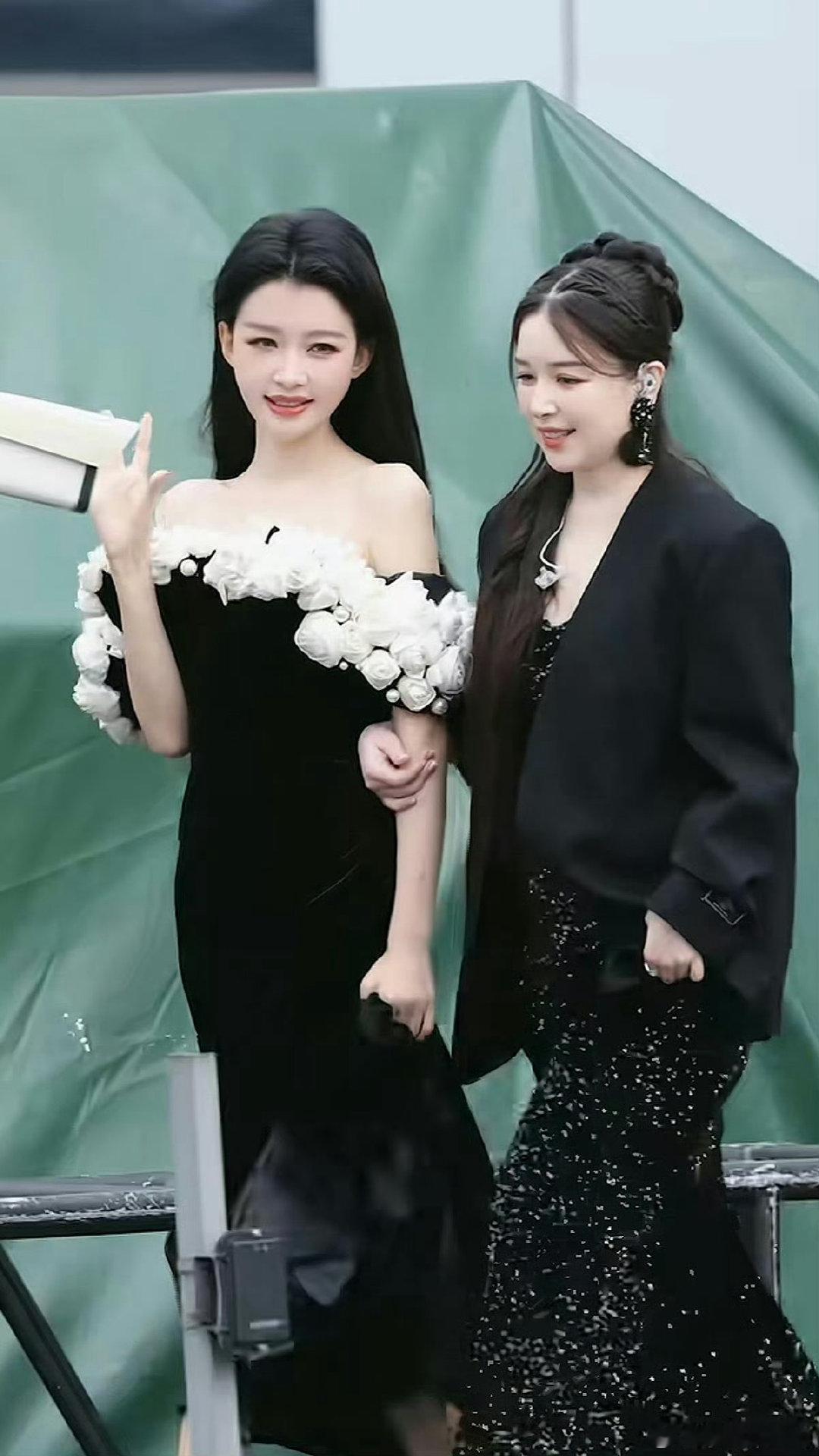 阚清子孙怡将一起录制你好星期六你好星期六快乐buff叠加！阚清子与孙怡合体录制好