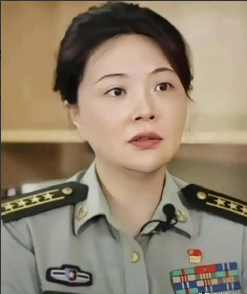 西部战区审计员高雪莲，在2016年负责油料核查时，不仅揪出了倒卖军油的“内鬼”，