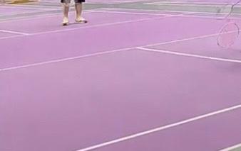 【玉林某羽毛球馆有小孩到处窜安全隐患大】

近日，网友爆料称：玉林的某羽毛球馆打