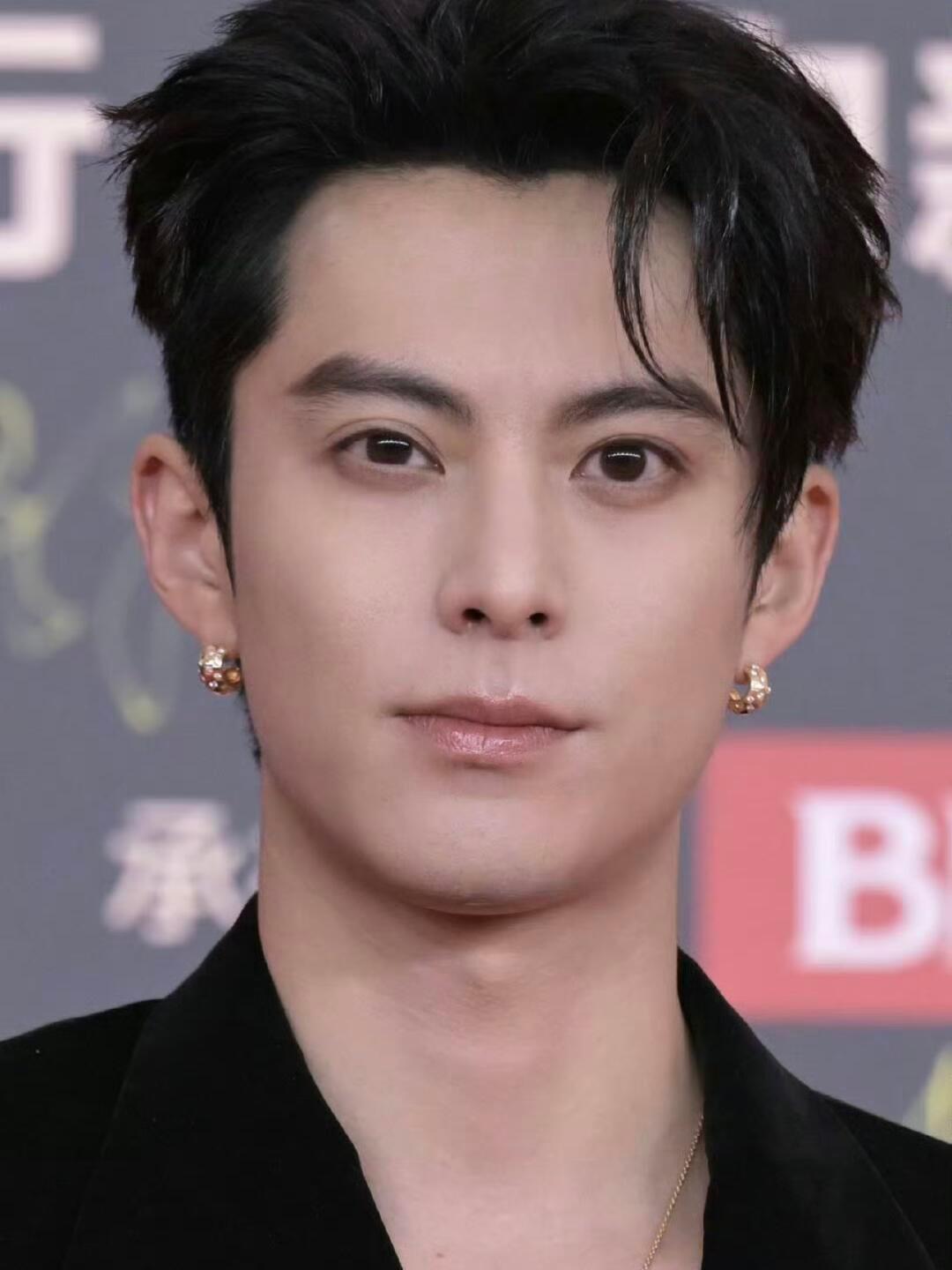 王鹤棣，他眼睛...是不一样大吗❓ ​​​