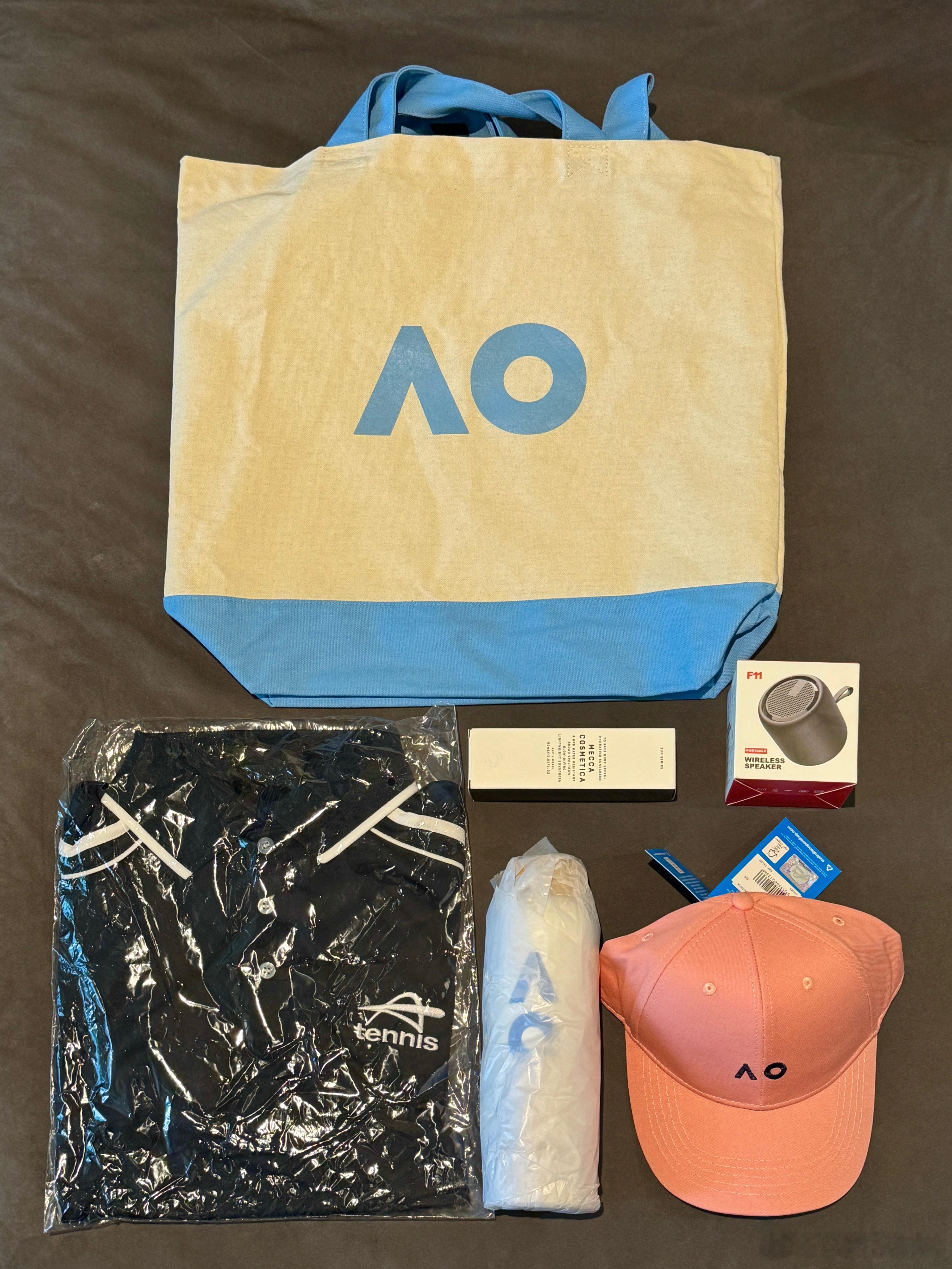 澳网2026 电视转播商 伴手礼有什么:澳网来到第二周，拿到今年的欢迎礼包。每次