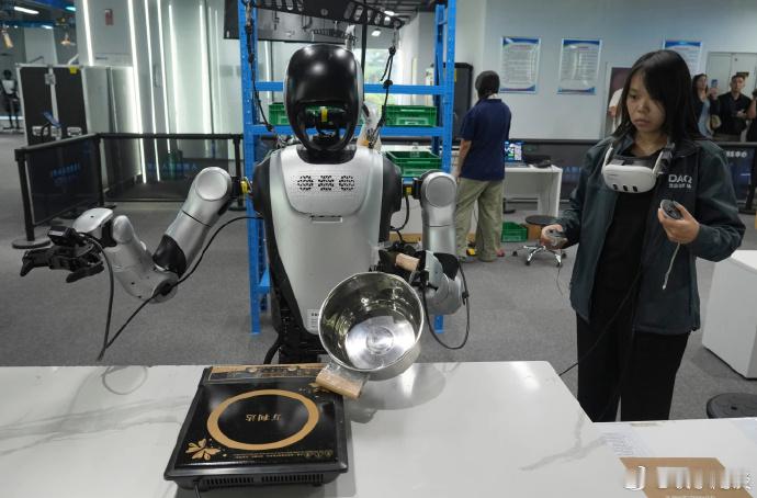 【中国8月出口回升，同比增长25%，贸易顺差扩大】 （美联社）——中国海关总署周