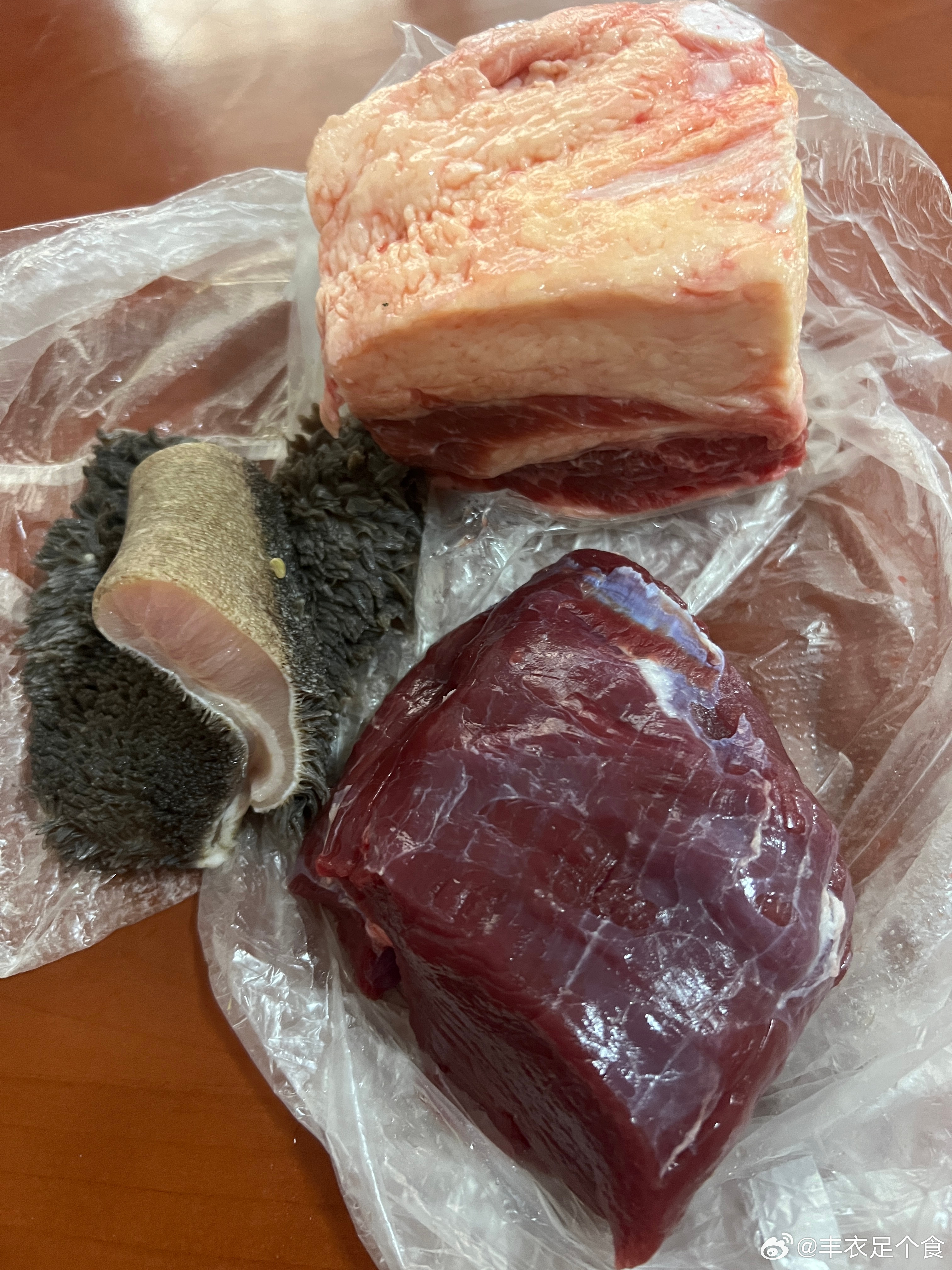 #晚餐# 炒牛杂（牛胸口油 牛双连 牛肉）荷兰豆炒腊味  黄豆芽  苦瓜黄豆猪骨