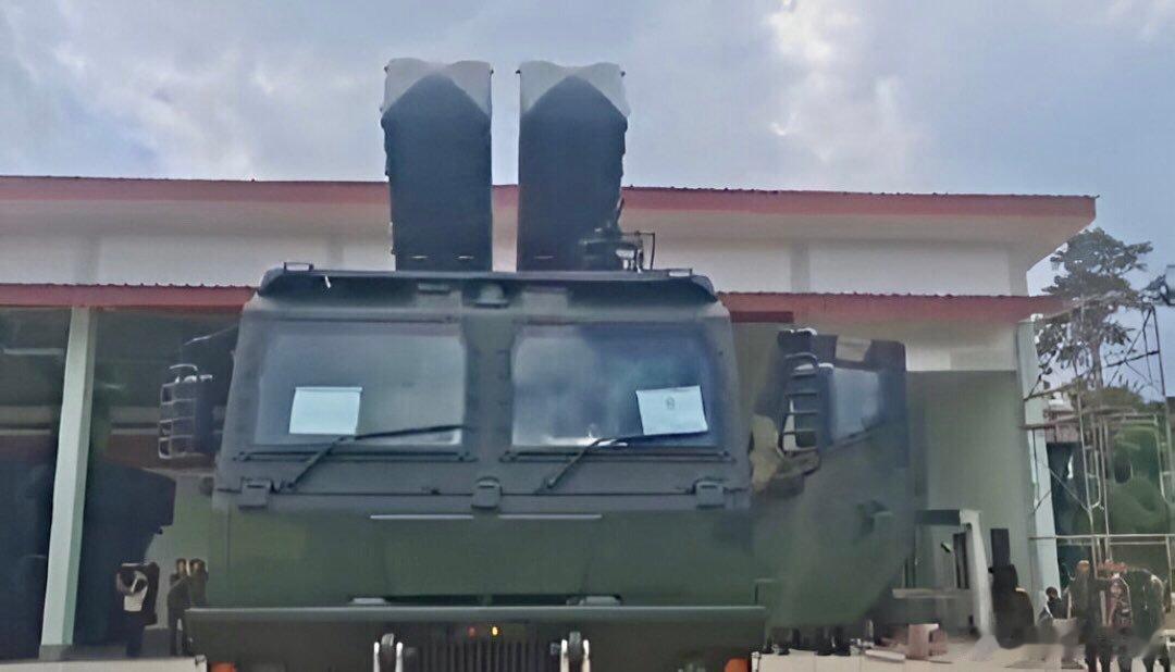 印度尼西亚陆军接收首套土耳其造ITBM-600“可汗”短程弹道导弹系统，8月1日