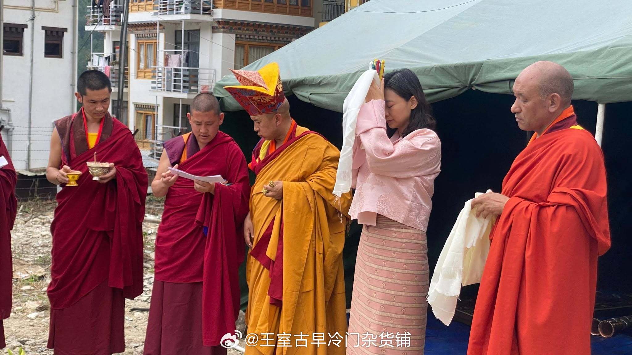 王室王室不丹王室 2026年6月5日，县长三姑的女儿出席僧侣宿舍的动工仪式，这位