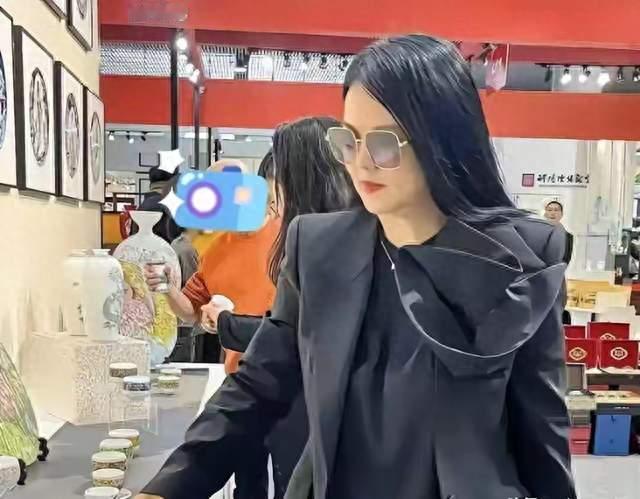 消失近十年一露面就刷屏！李湘手里最硬底牌，原来是前夫王岳伦
