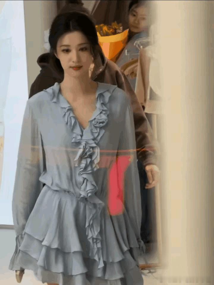 虽然王楚然的穿衣打扮有时候看起来比较的任性和随意，但是这依然掩盖不了她身上那一股