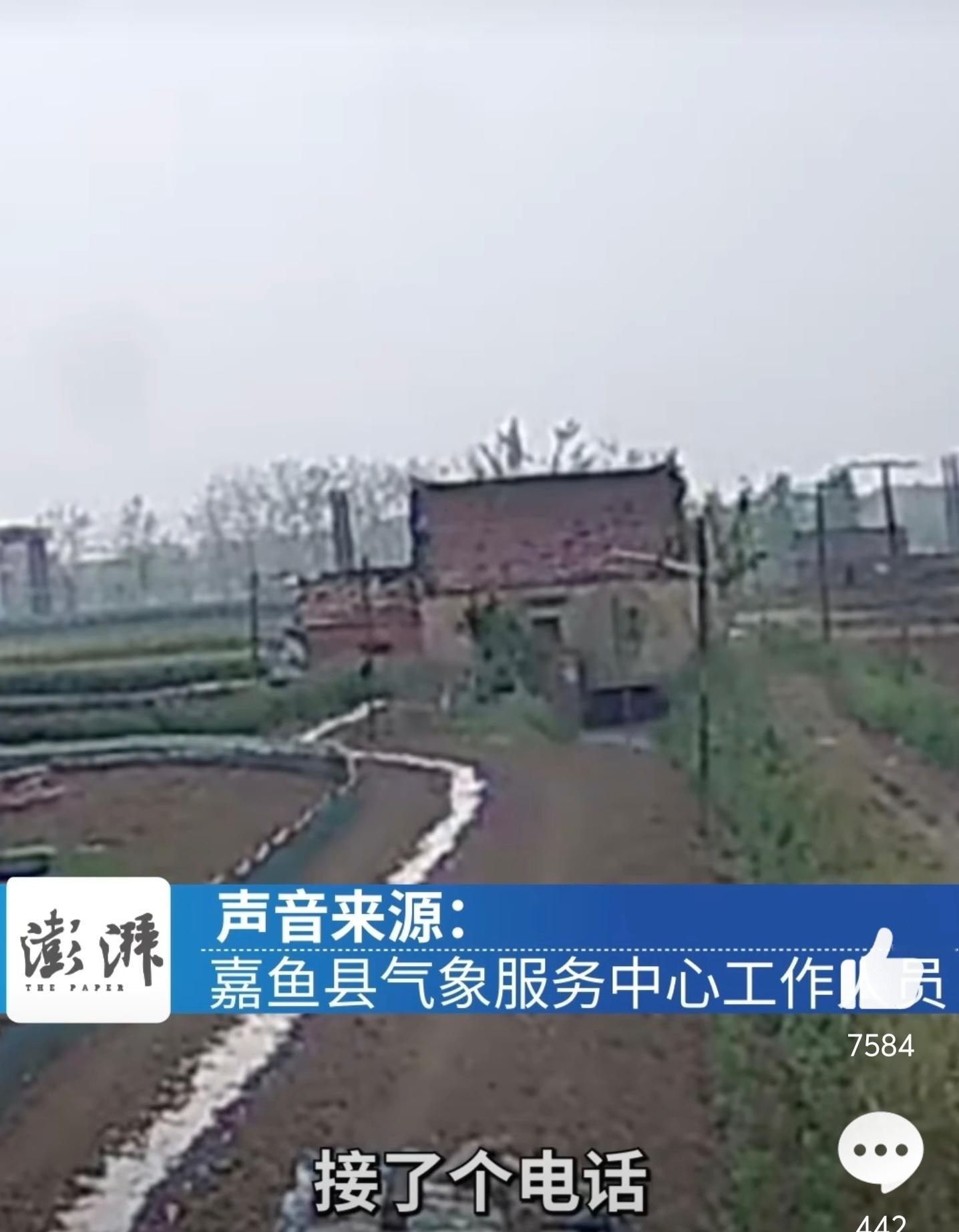 女子遭雷击去世丈夫疑因人工降雨 可惜了。不管怎样吧，大家谨记，打雷的时候千万不要