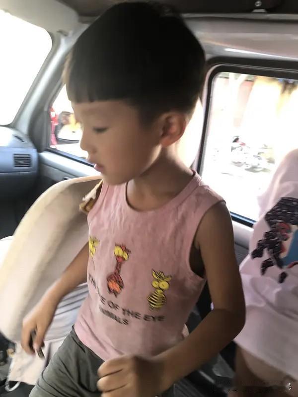 姨家弟弟的这个条件是找不到媳妇了嘛！
姨家弟弟在河北的小县城，他说他把自身条件说