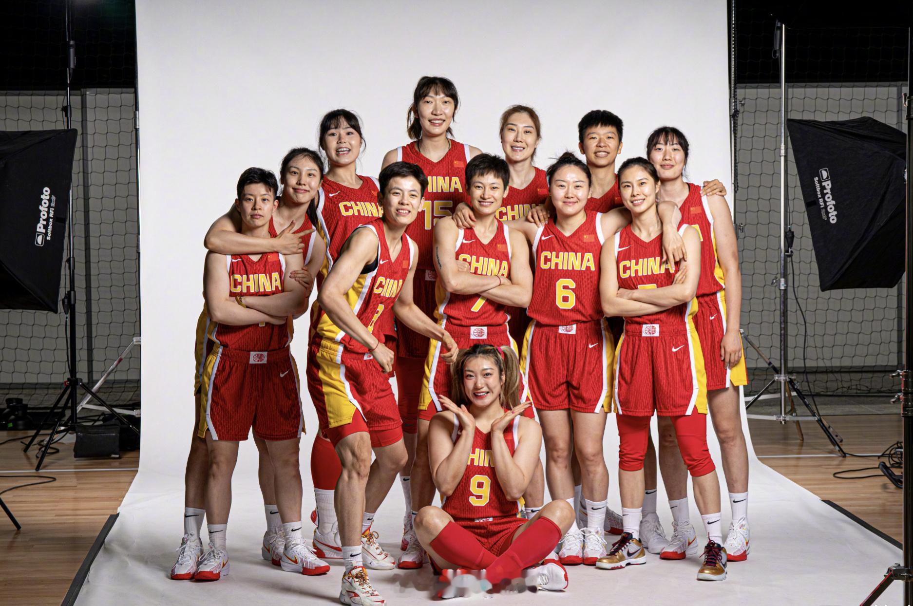 第一节比赛结束， 中国 17-23 落后塞尔维亚， 姑娘们加油！#中国女篮vs塞