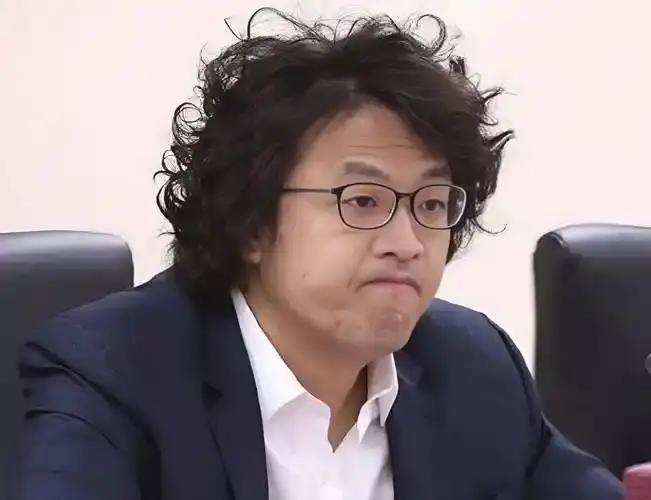 “台独”急先锋沈伯洋彻底凉了！沈伯洋父子用大陆赚的钱养台独，本想换个马甲icon