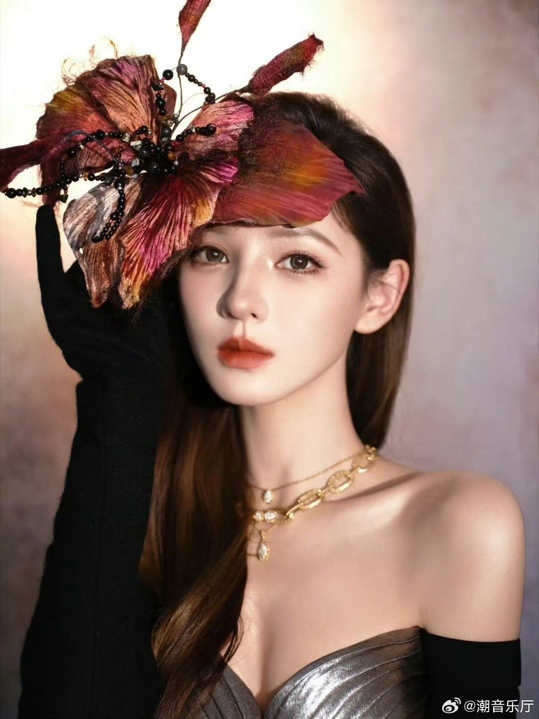 赵昭仪对李佳琦wink这一下合伙人张予曦一个人过冬也超亮眼，裹得暖暖糯糯，颜值暴