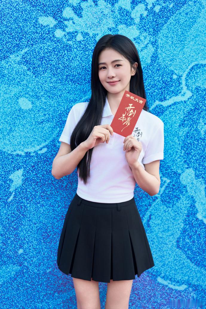 白鹿迎来王韵娜的全新人生白鹿解锁都市新角色王韵娜，荼蘼象征全新起点，期待深入挖掘