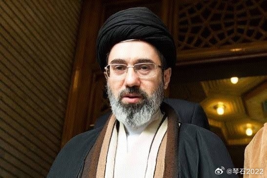 伊朗确认穆杰塔巴在空袭中受伤信息公开和透明是打击西方舆论的有效手段！很可能是面部