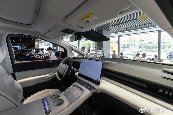 【近半数首购车主瞄准电动车】12月10日消息，据彭博社（Bloomberg In