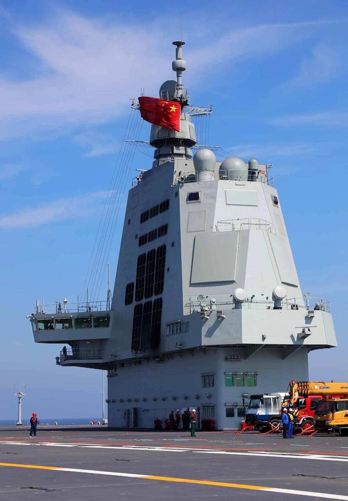今天下午，福建号航母圆满完成为期8天的首航试验，返回江南造船厂。这期间，福建号完