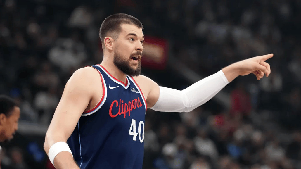 据报道，凯尔特人和步行者都对快船中锋祖巴茨表现出兴趣！凯尔特人热爱日记