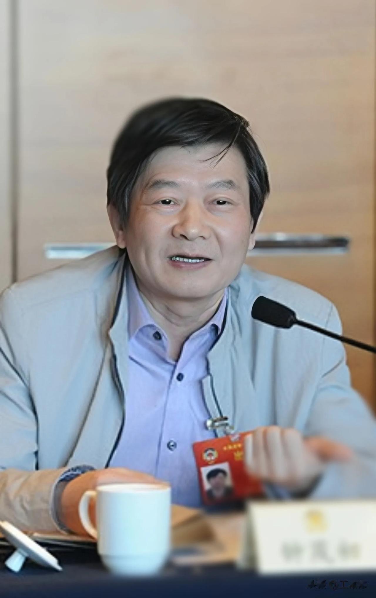 一位河南网民说:“若是全国一张卷，满朝文武皆河南”，委婉指出全国高考为什么不能统