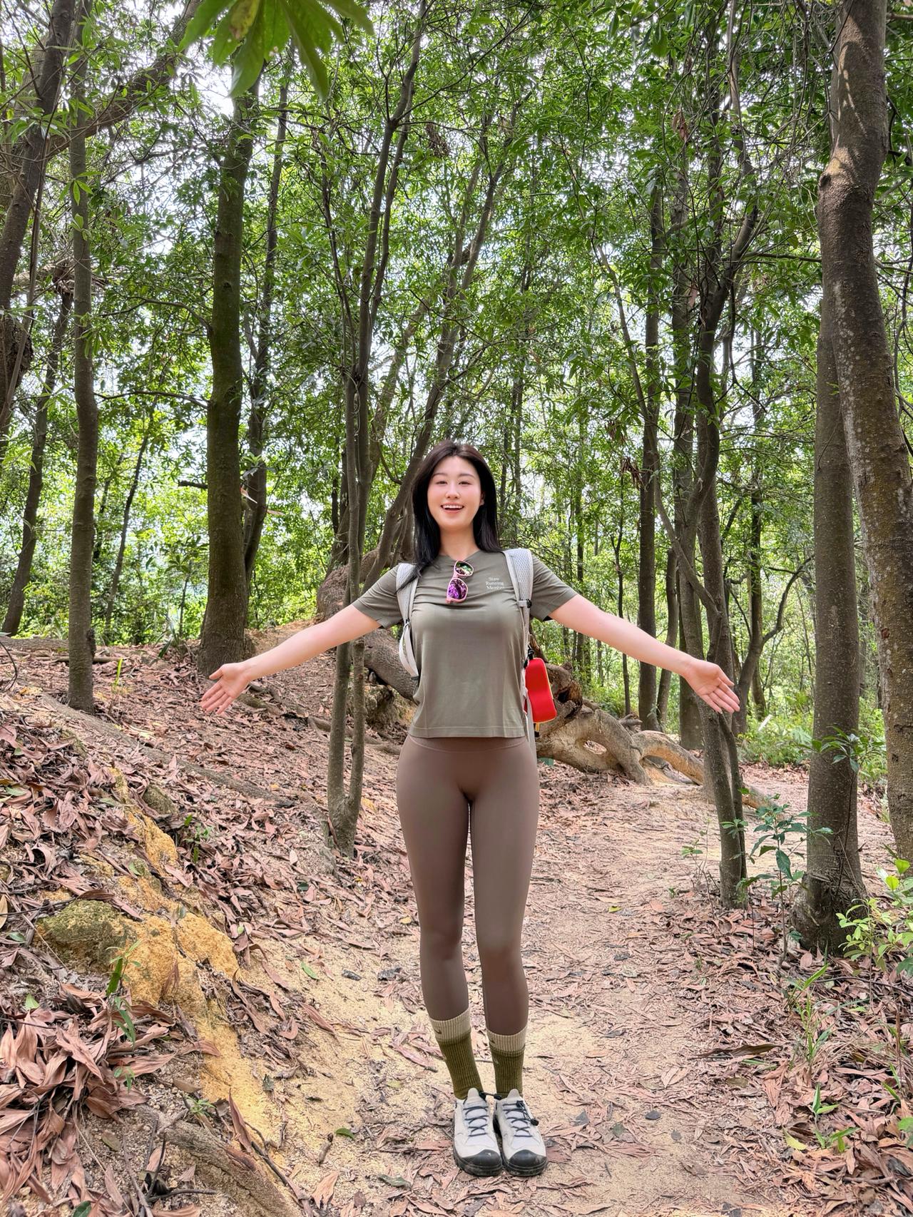 户外轻徒步⛰️爬山的快乐我知道✌️
户外轻徒步爬山吸氧day🍃
一脚踩进这片绿