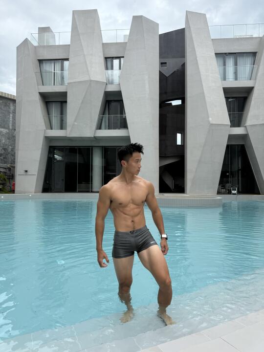 1️⃣个包帅的男人