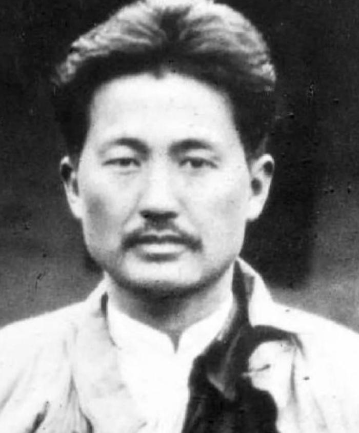 1935年，方志敏被俘，在狱中，他用米汤给鲁迅写信，想让鲁迅救他，鲁迅却说：“救