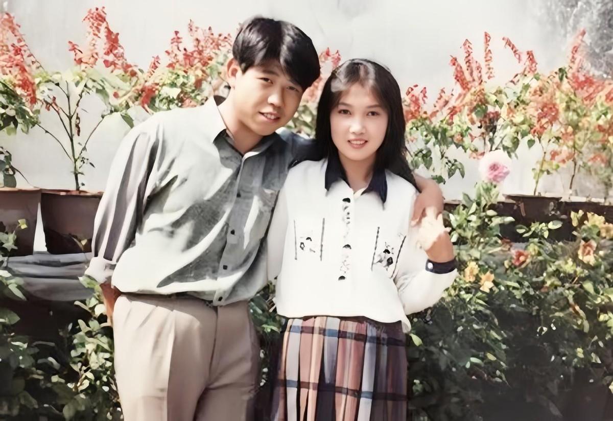 “妈，你是被我爸绑来结婚的吧”，孩子脱口而出的话，尽显真实
孩子在看到父母年轻时