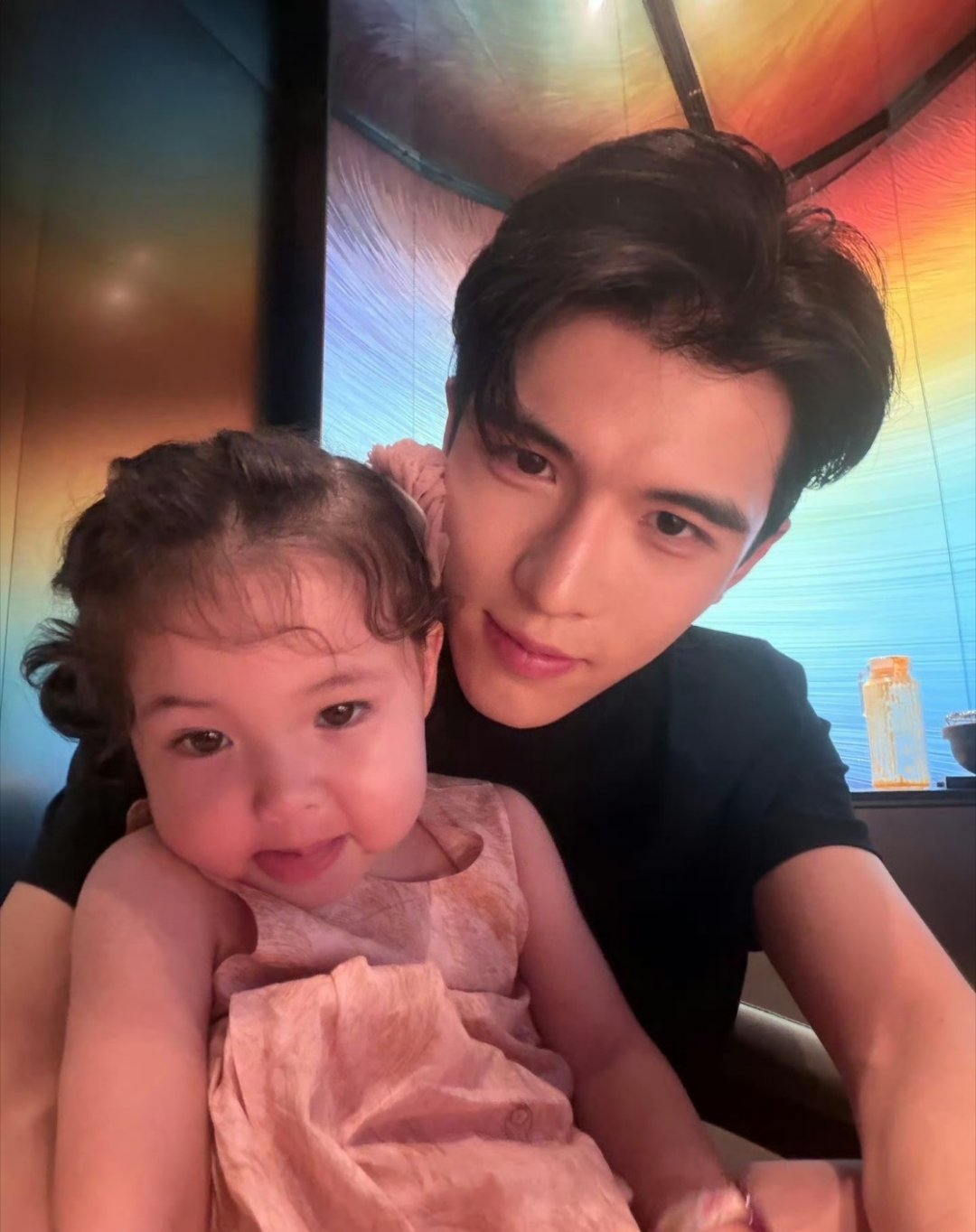 韩安冉宋浩然一起为女儿庆生女儿是基础基因 ​​​