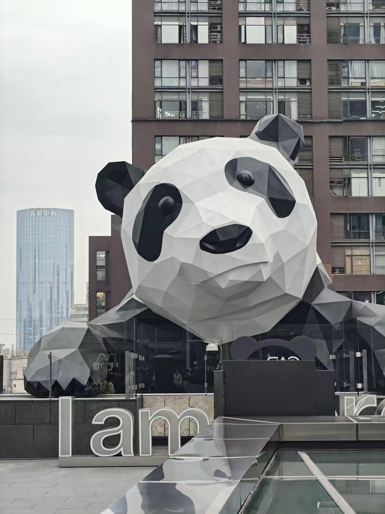 2016-2026 十年后重游成都～

太古里 春熙路 锦里 一样的景点
还是那