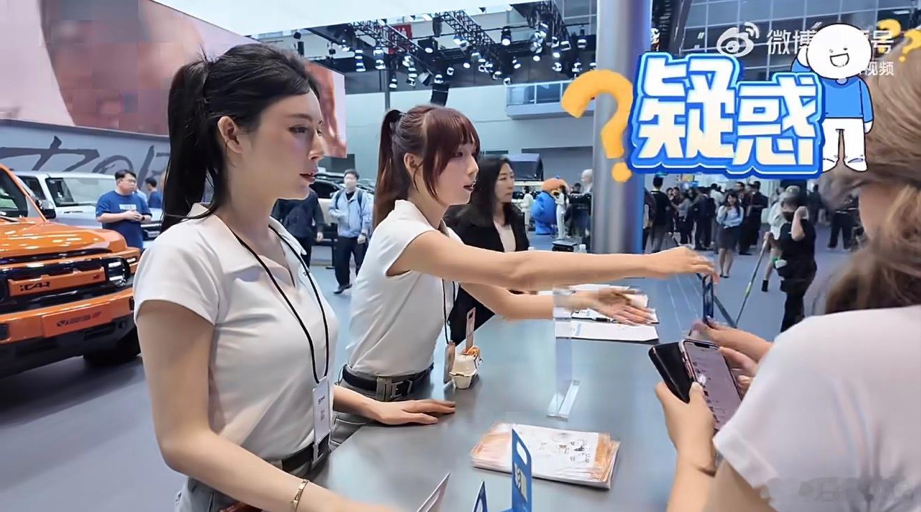 北京车展趣味名场面，00后组团领鸡蛋走红。永远要给生活埋彩蛋，看淡浮华烟火度日，