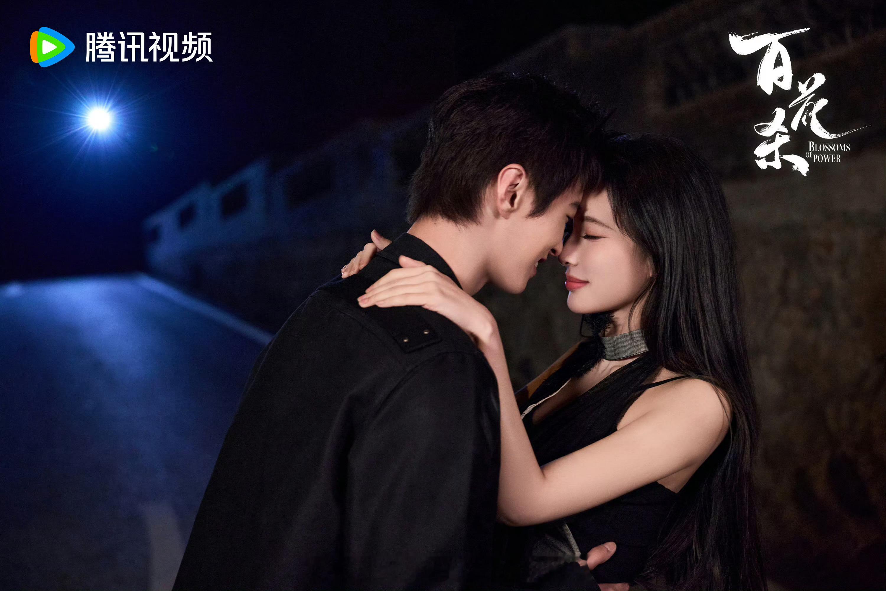 孟子义何与《百花杀》现代装合影营业！！
