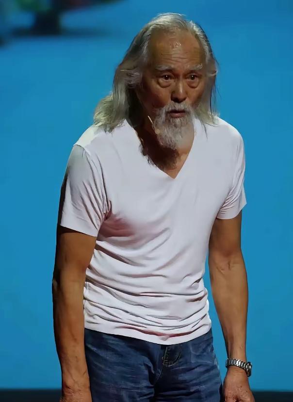 90 岁的王德顺最近露面，全网都说他垮了。

可当天去到现场，亲眼见过他走秀的观