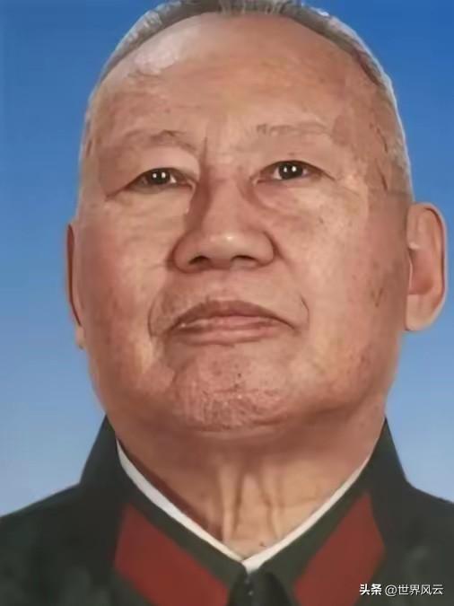 1978年，原空军副司令张积慧被撤职，被关了两年后，转业的他，到成都420厂当副