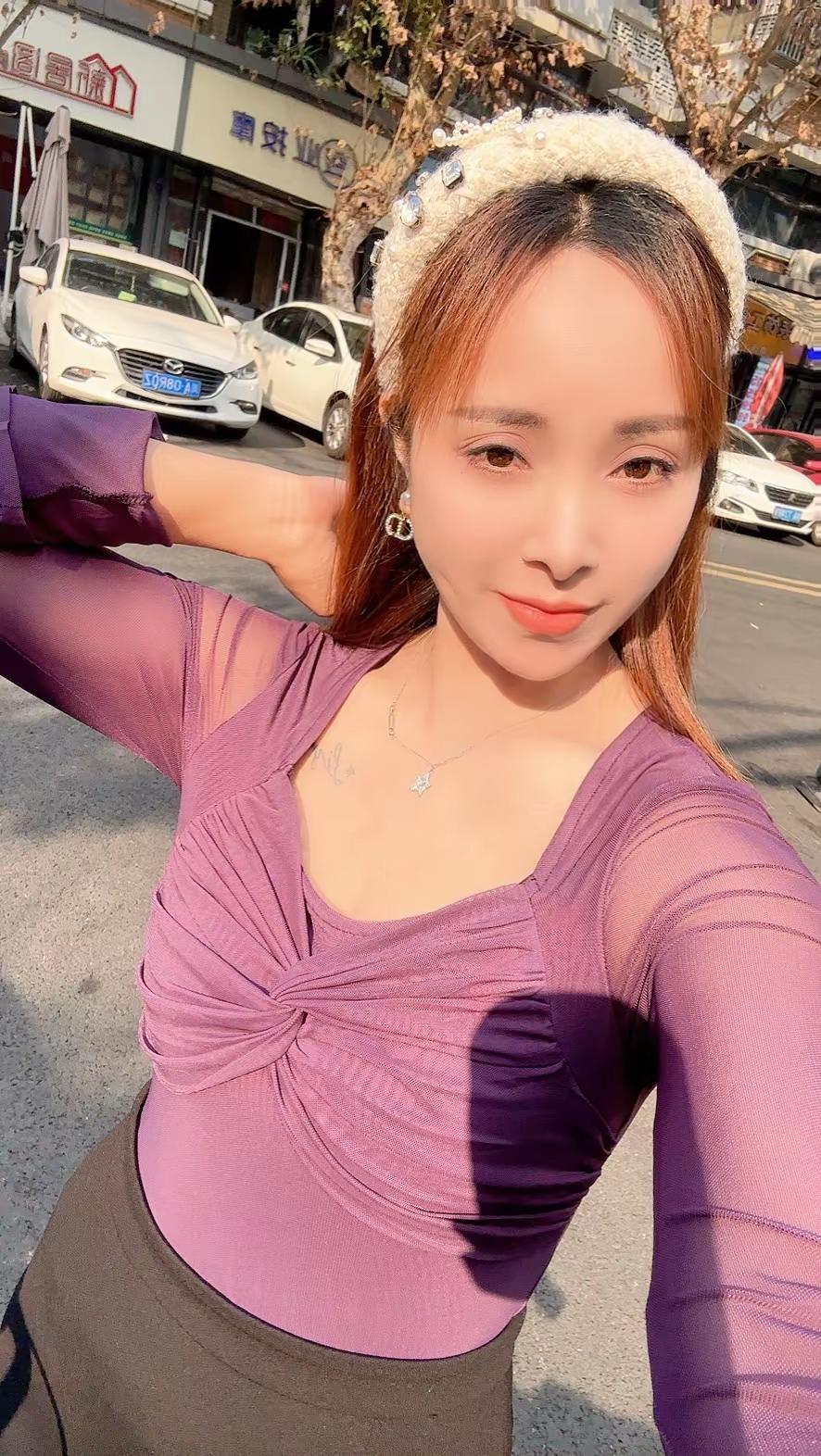 88年属龙，37岁了。人至中年才慢慢明白，在这个烟换烟、酒换酒的时代，别高估你和