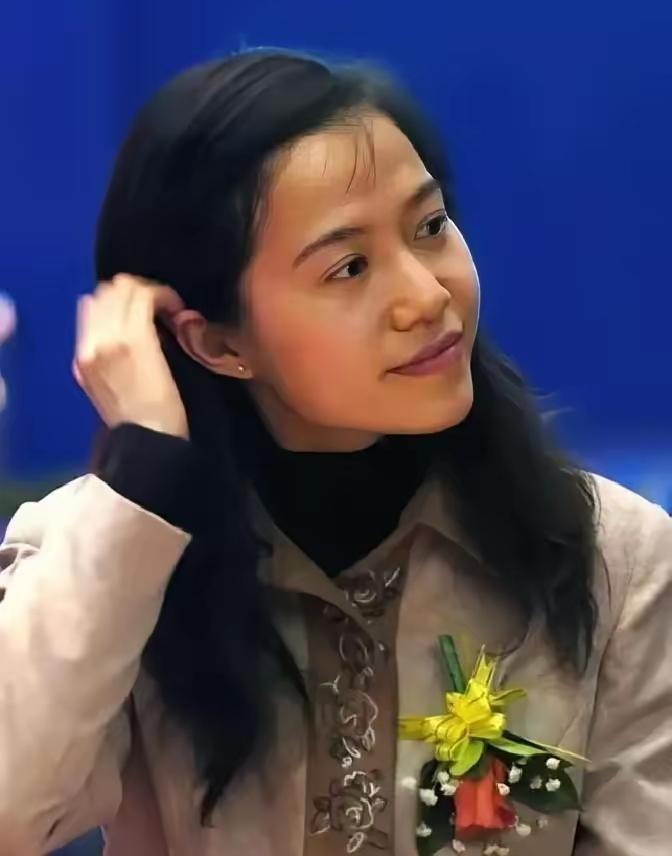 曾经被全网口诛笔伐的翁帆，如今慢慢走出大众熟知的清华园，很多人才慢慢看懂她的人生