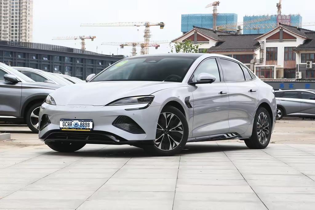 兄弟们，最近后台问二手比亚迪海豹EV的人特别多。
说实话，这车在二手市场里热度确