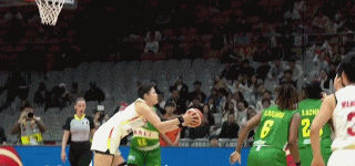 小宝才是中国女篮的定海神针！中国女篮81:68轻取马里女篮世界杯预选赛豪取开门红