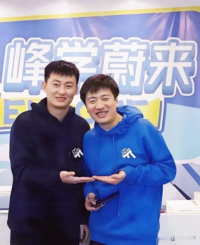 张雪峰离世四月后 家属陷误解武亮病倒

刷到峰学蔚来的最新近况，我看完心里挺不是