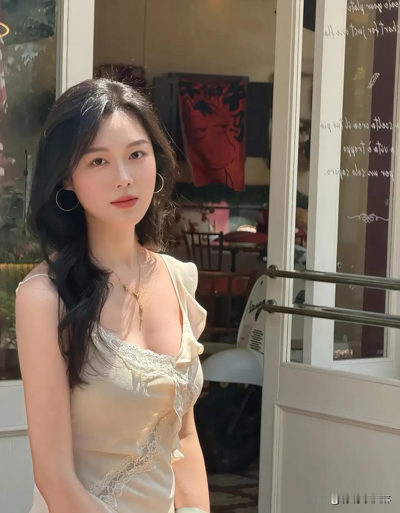 成熟气质的秘密，藏在细节里  
从容不迫的步伐，  
优雅淡定的谈吐，  
是岁
