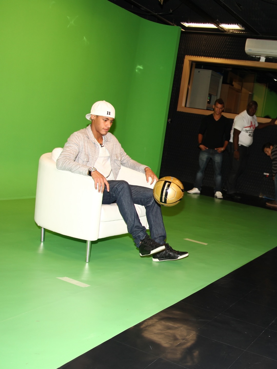 我记得马儿上一次高光还是在巴黎，一过五脚后跟传给姆总打飞，之后就是伤—转会—伤的