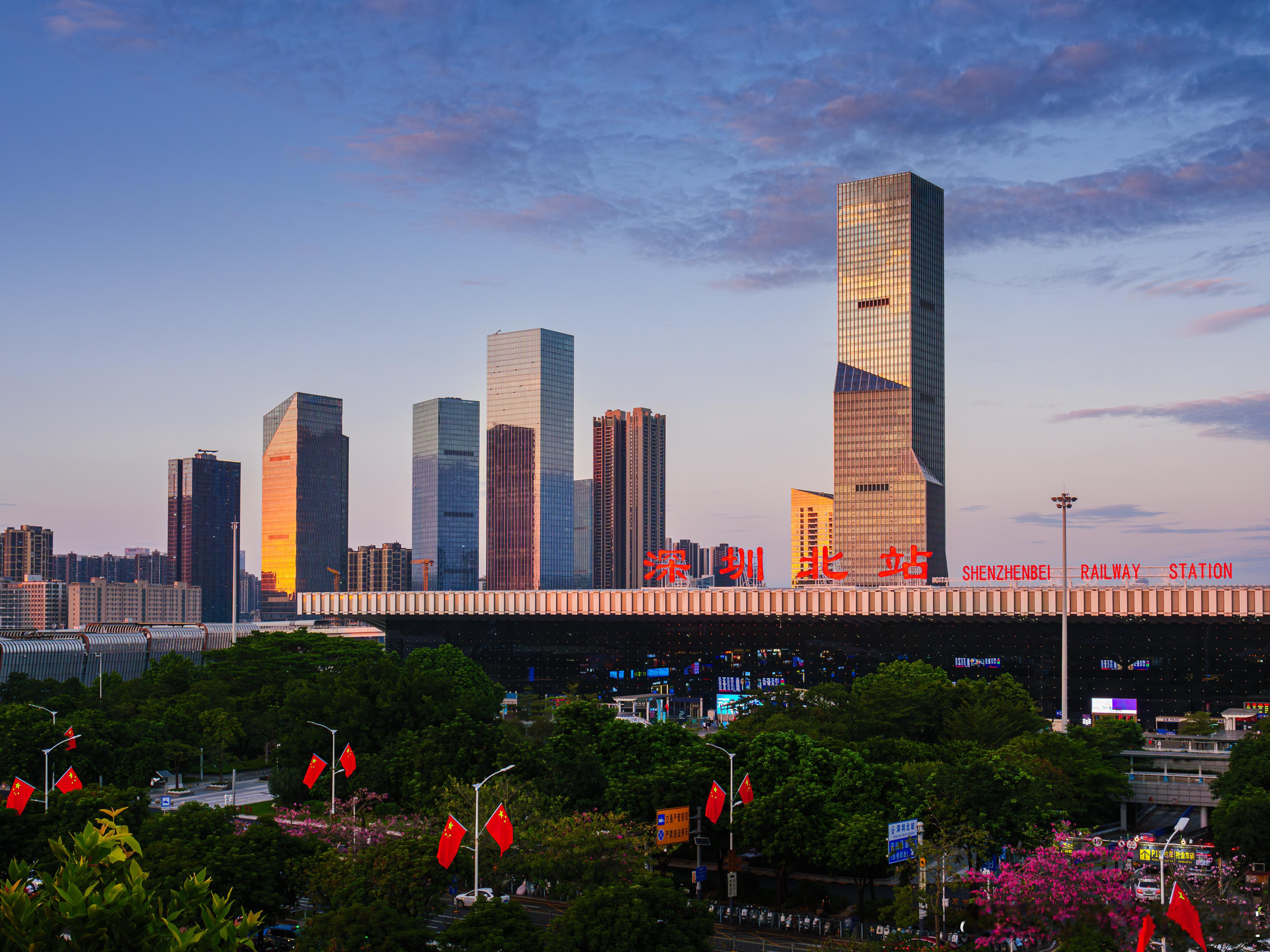 创业者应根据企业的发展阶段和资金需求来选择融资方式一般来讲，创业融资方式包括银行