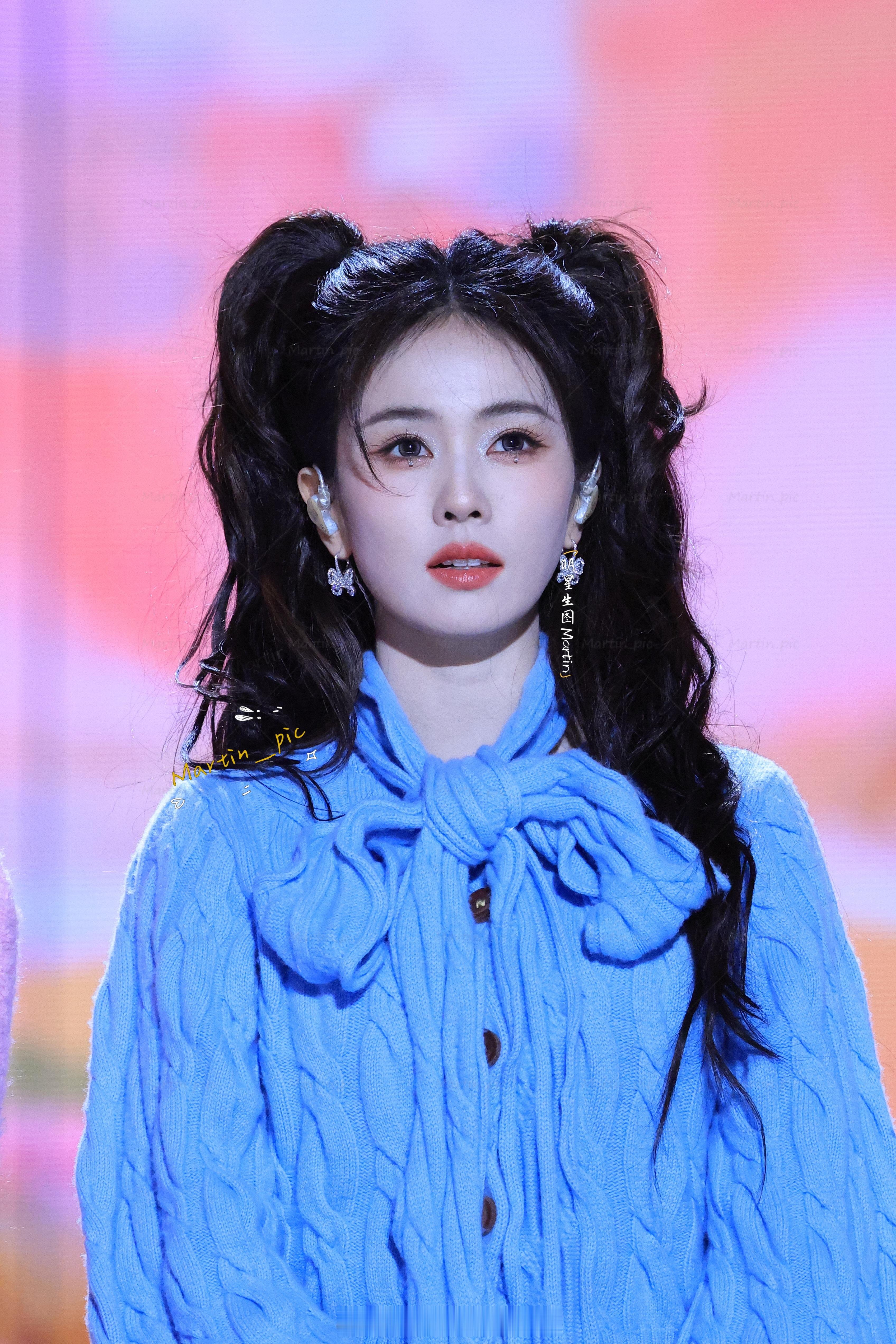 白鹿白鹿都冻的带哭腔了白鹿 251231跨年夜生图掉落~黑丝美腿加双马尾美爆了