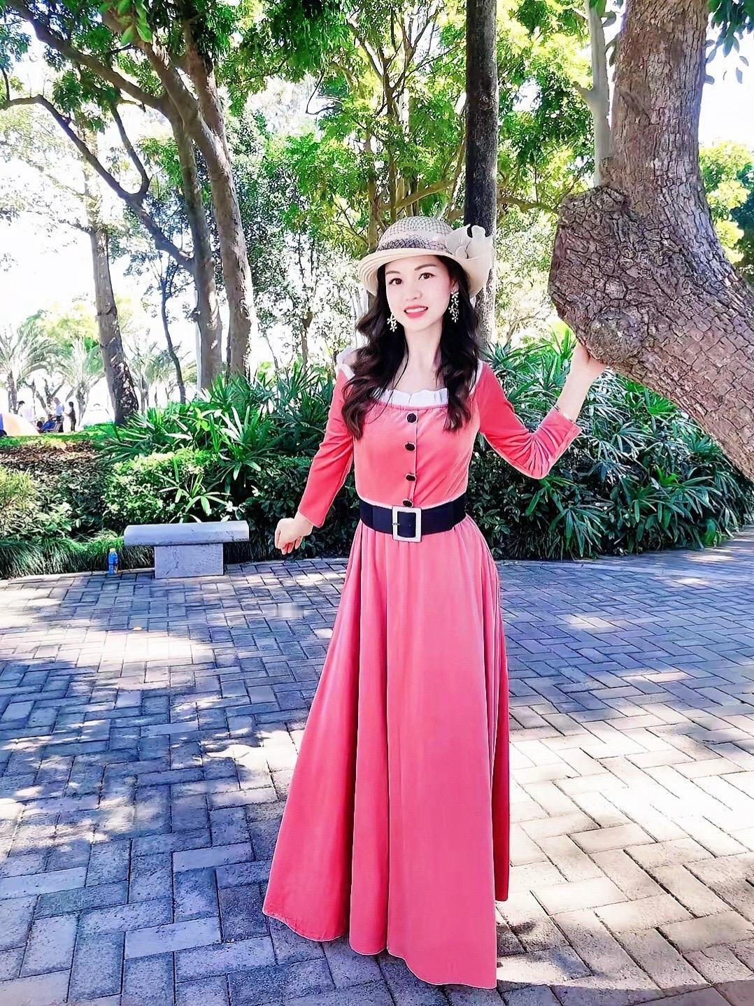 无论何时何处，都要保持对美好事物的追求与期待，怀着热爱，面向春暖花开。优雅生活姿