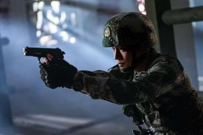 欧豪是真能把眼泪憋回去欧豪有点泪全憋回去了情绪濒临崩溃却不肯落泪，欧豪表现了硬骨