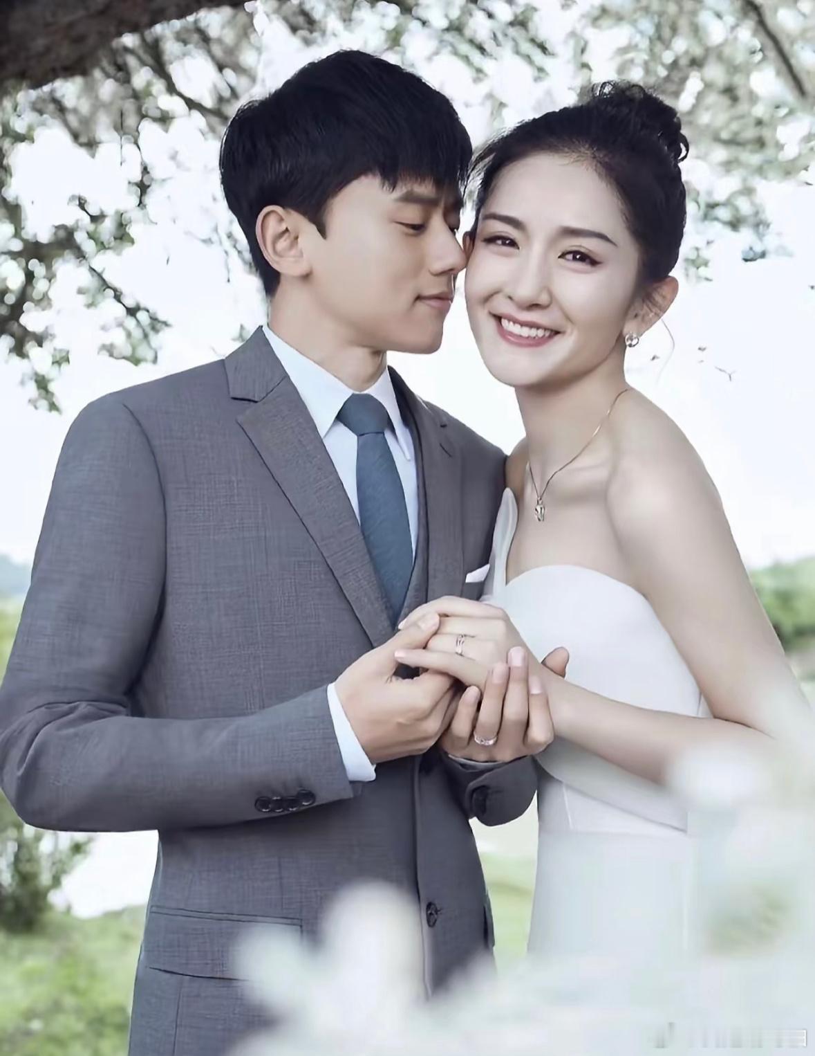 李维嘉回应张杰谢娜谁追的谁李维嘉一句话揭秘：谢娜看一眼就想“收编”！太是谢娜霸气