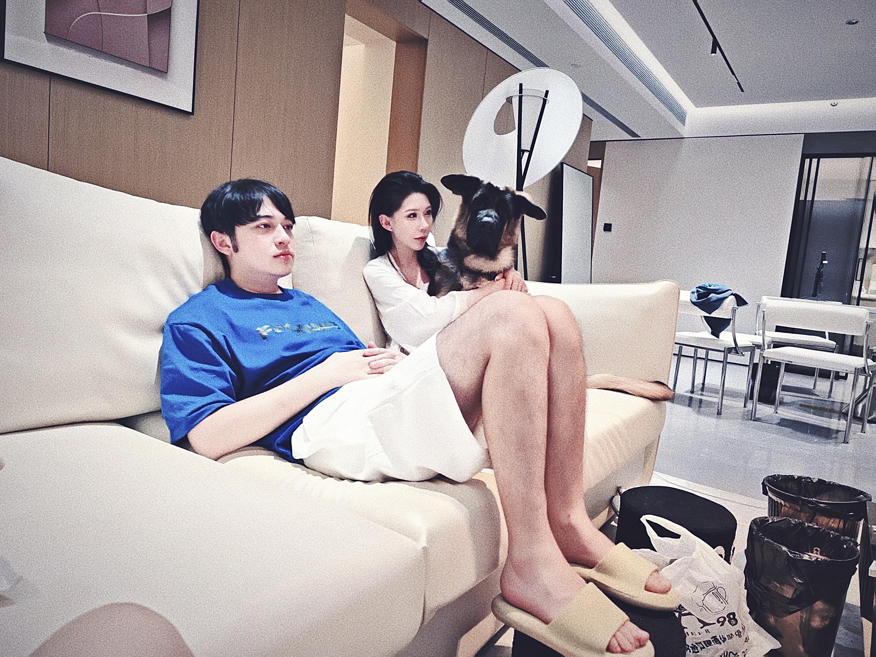 不能如你所愿了 我们确实很恩爱