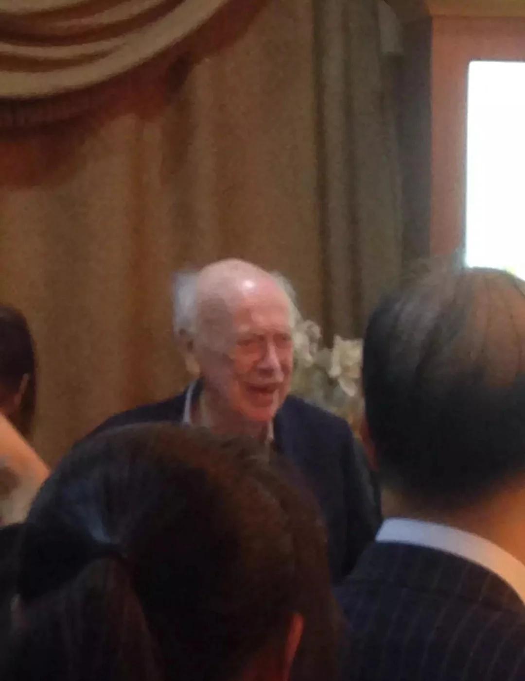 2017沃森在四川大学
大二时，在校亲眼见证教科书上的人物，仿佛上个世纪的人沃森