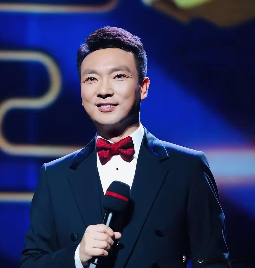 央视主持人康辉说：我下班回到家之后，我太太突然很严肃的跟我说，我可能得跟你谈谈，