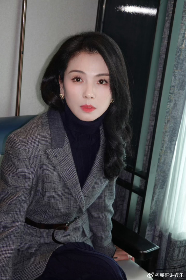 刘涛说颜安现在好火 颜安的热度太能打了！刘涛都发现街头、机场、电梯全是他的广告牌