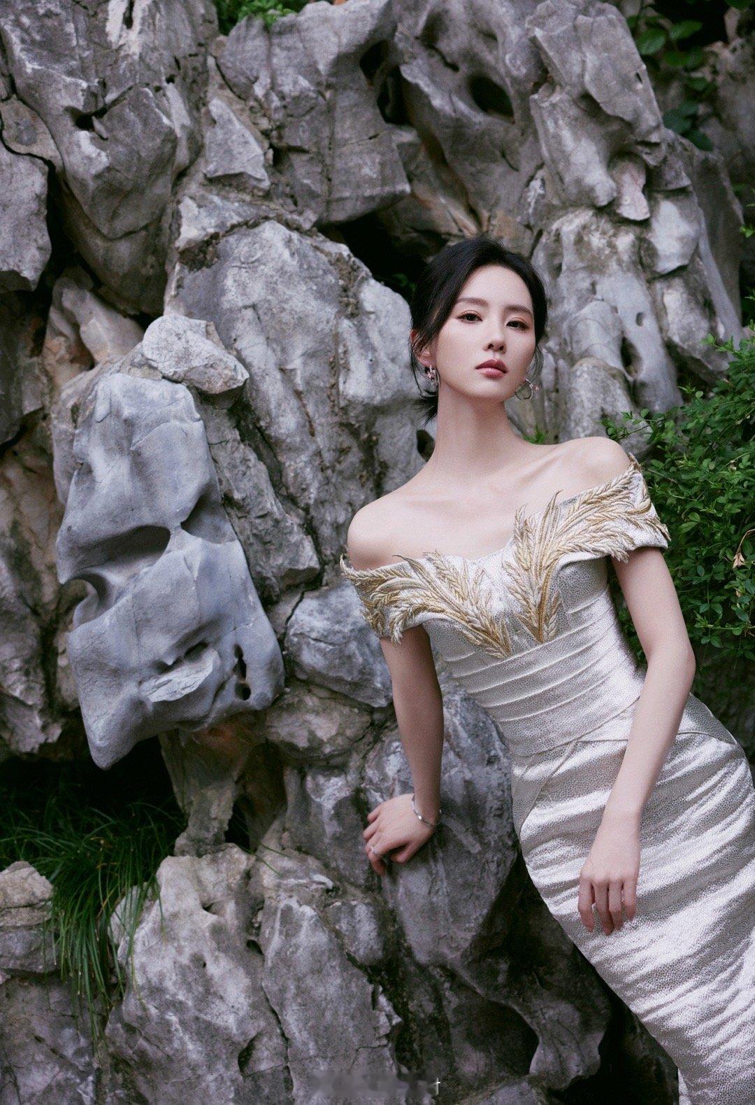 刘诗诗[心][抱一抱][抱一抱][舔屏][抱一抱][舔屏][爱你][爱你][爱你