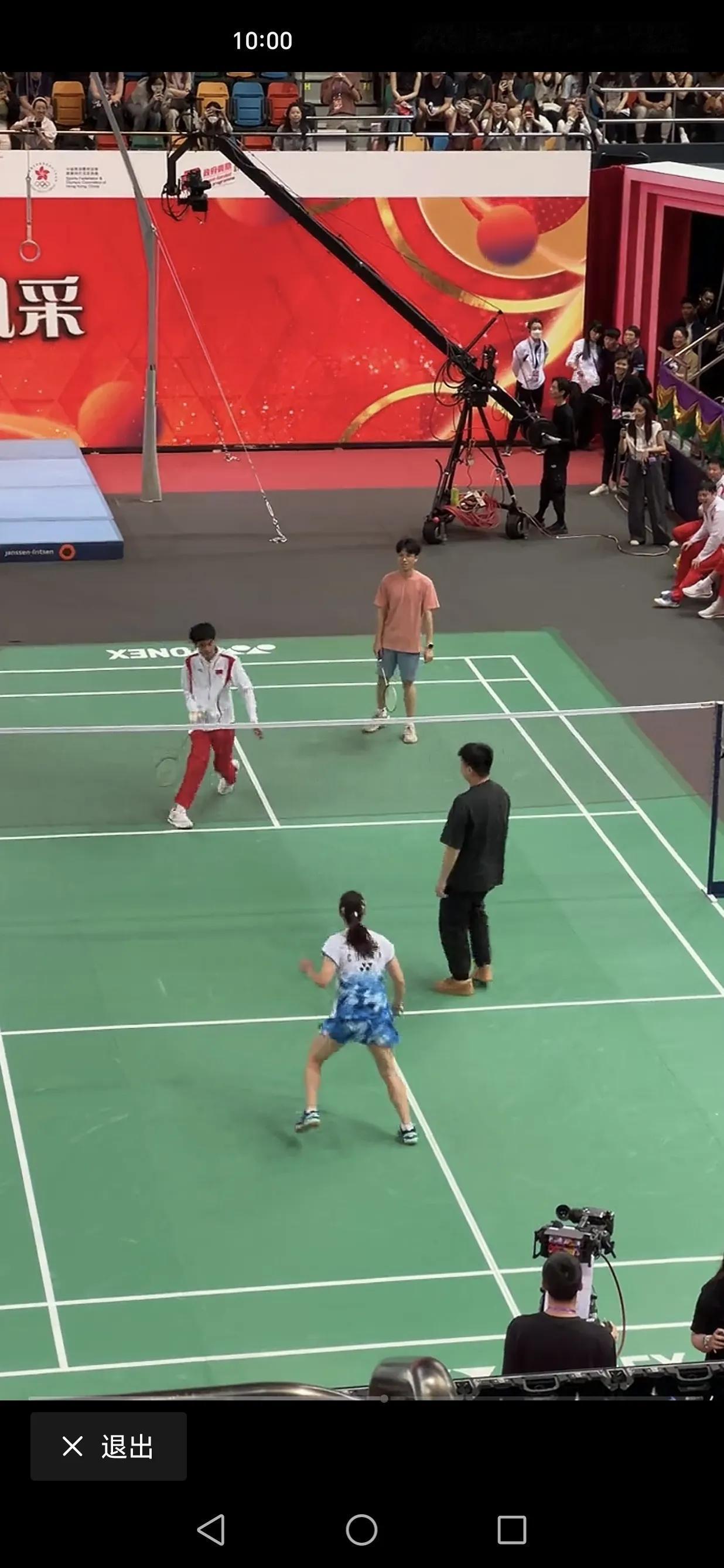 我突然想明白，为啥盛李豪在香港打羽毛球🏸打成了醉球了……[捂脸]

皆因他对面